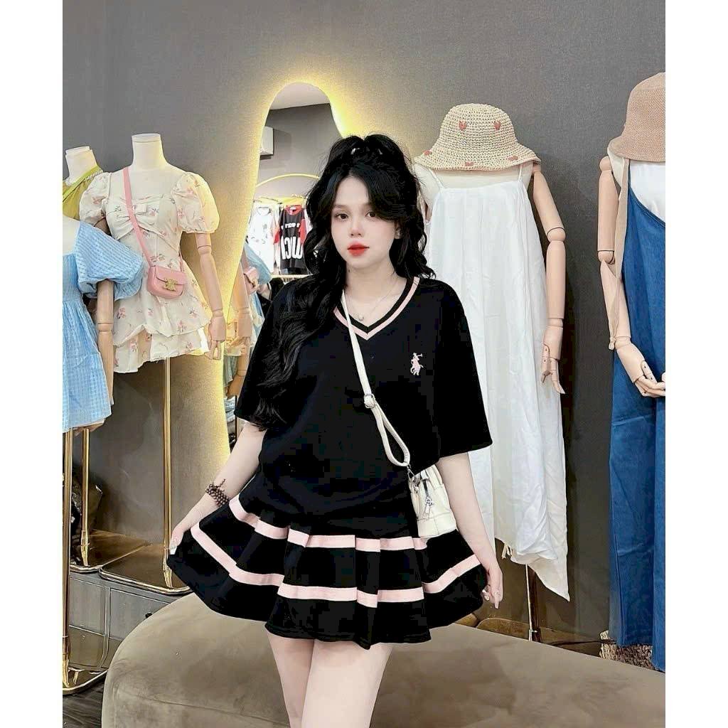 Set áo cổ tim, chân váy xếp ly