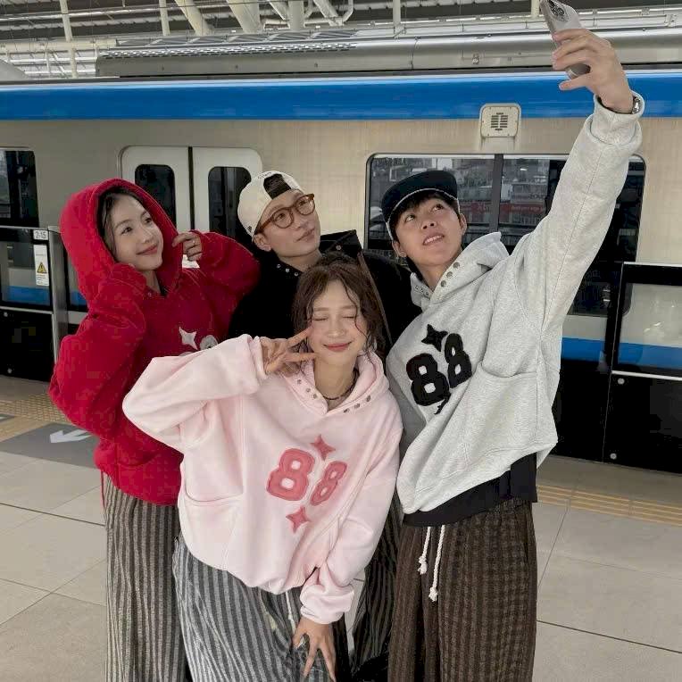 Hoodie thêu logo 88